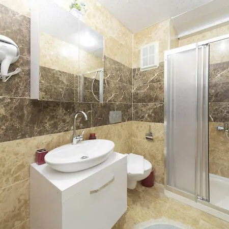Lejlighed Business-friendly Flat Close To Beach In Konyaalti