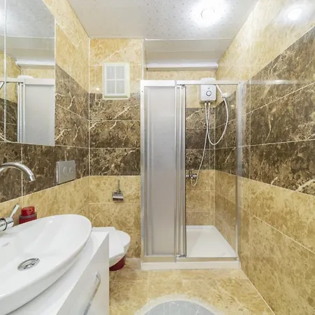 Business-friendly Flat Close To Beach In Konyaalti