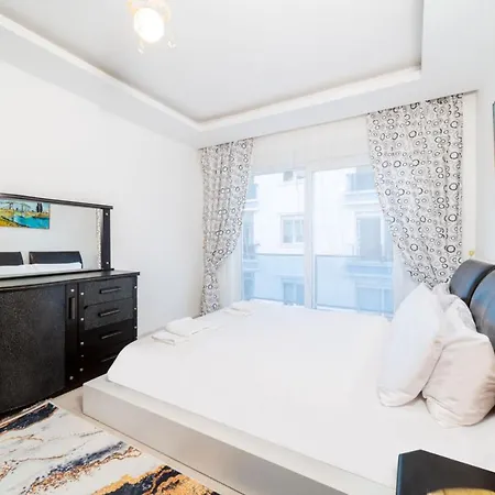 Business-friendly Flat Close To Beach In Konyaalti